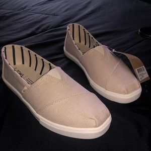 Brand new tan Toms